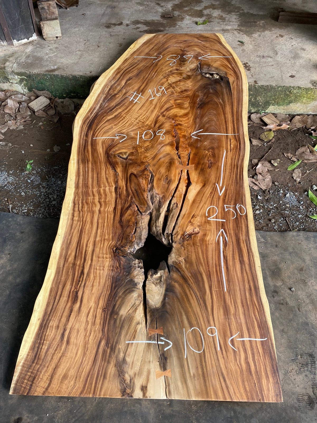 Slab (98") bois de Suar Live Edge