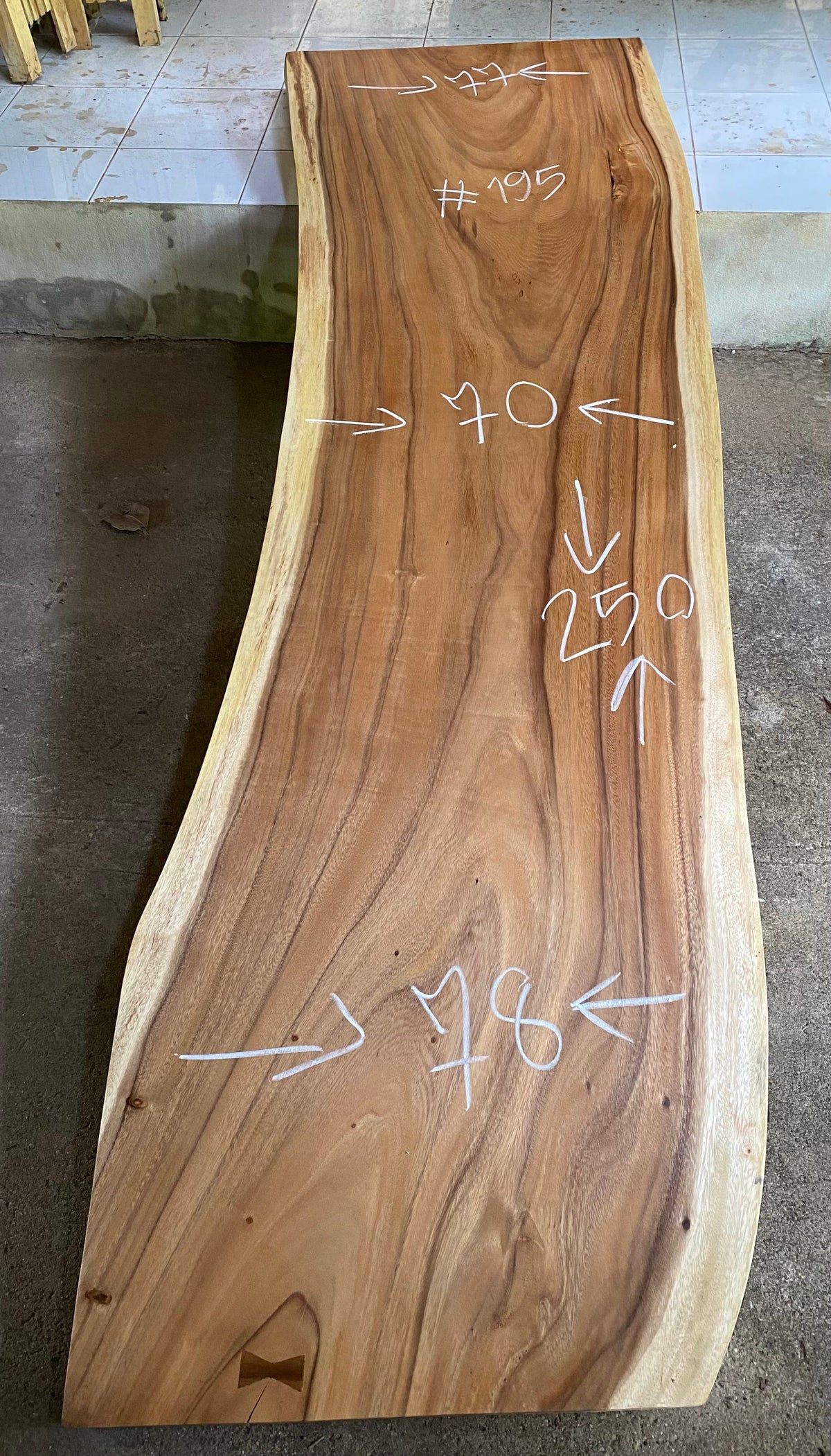 Slab (98") bois de Suar Live Edge