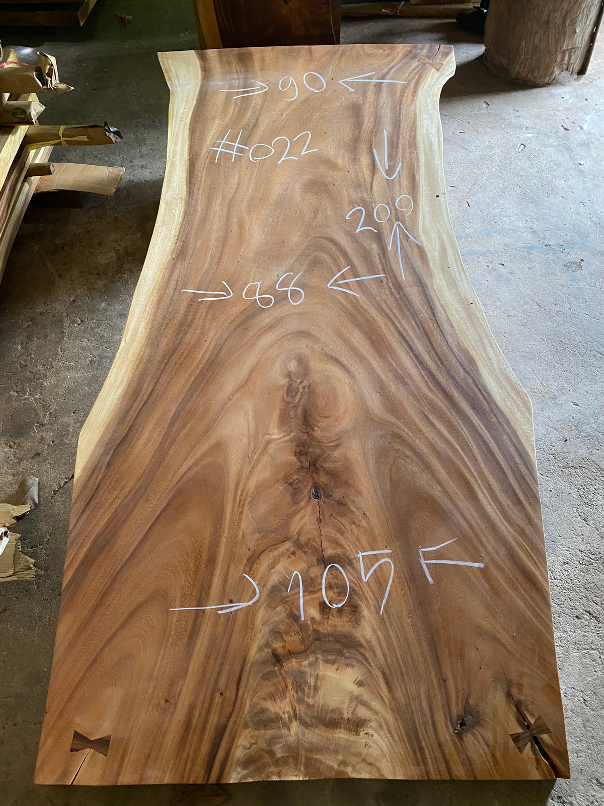 Slab (80") bois de Suar Live Edge