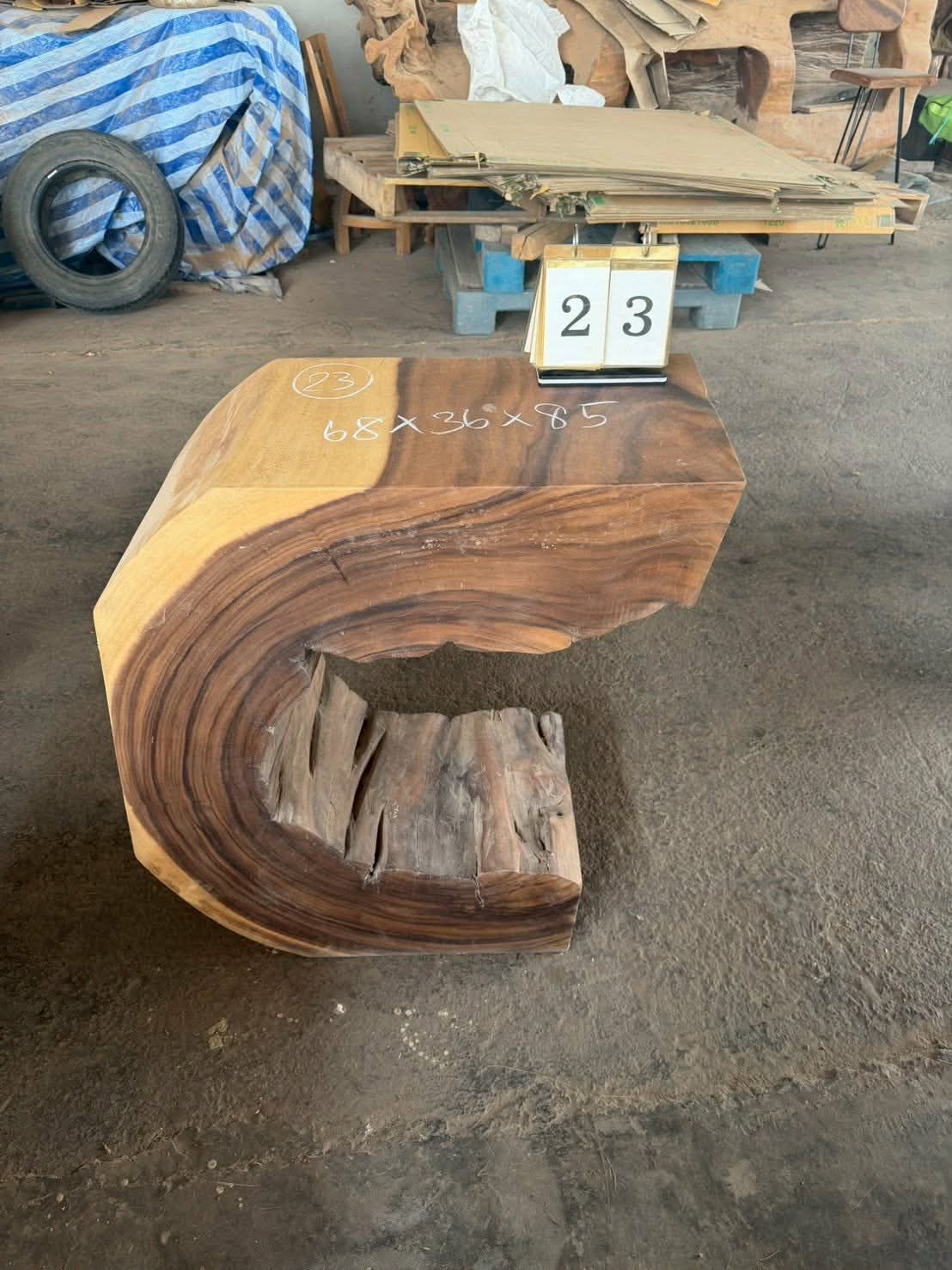 Console (trunk) in Suar wood