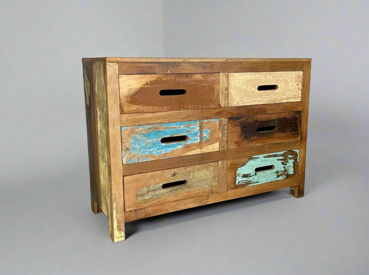 Commode Baja en bois recyclé — en contexte