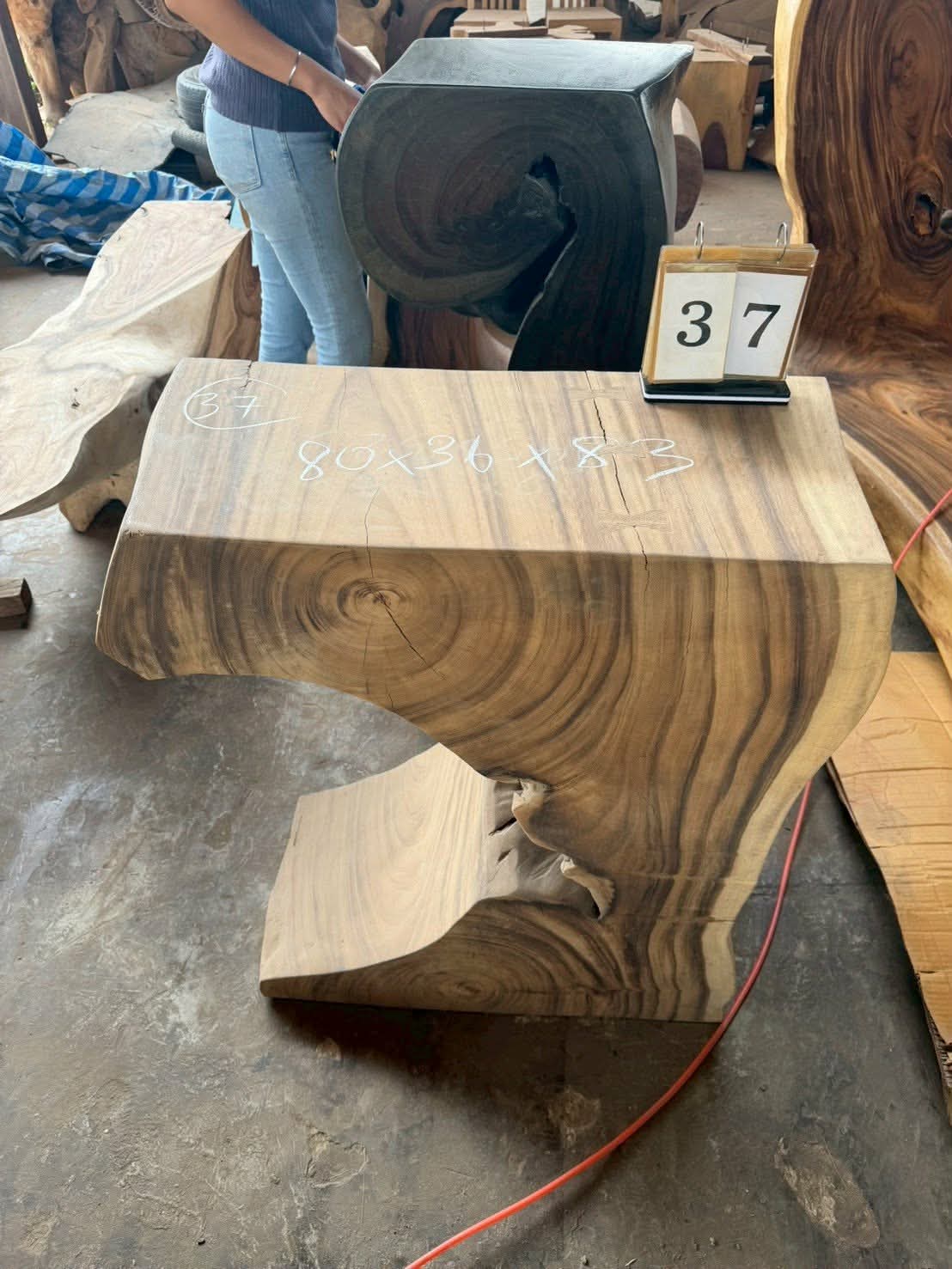 Console (trunk) in Suar wood