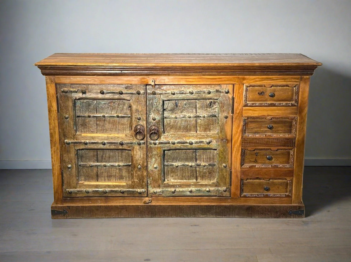 Buffet old doors