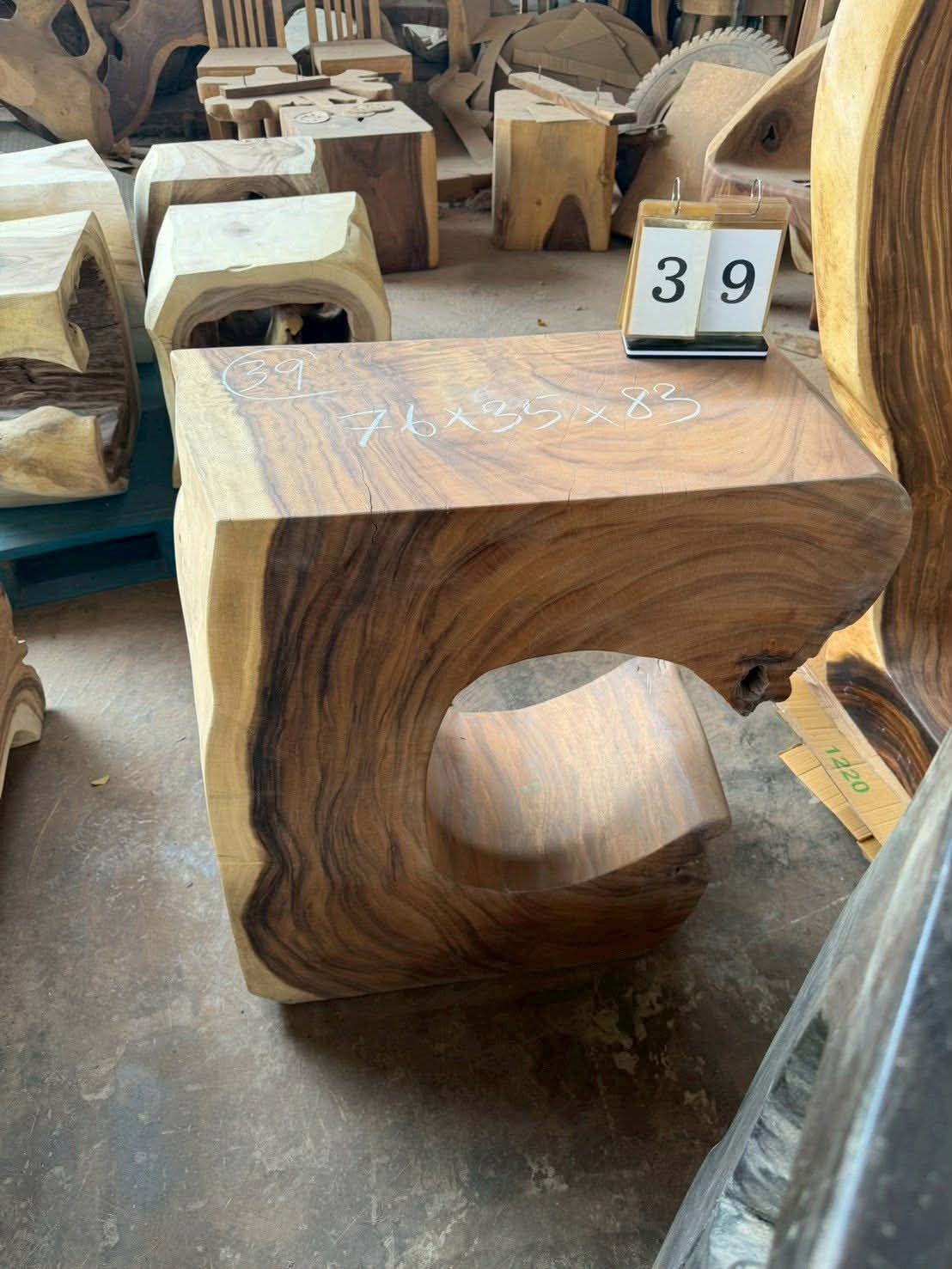 Console (trunk) in Suar wood