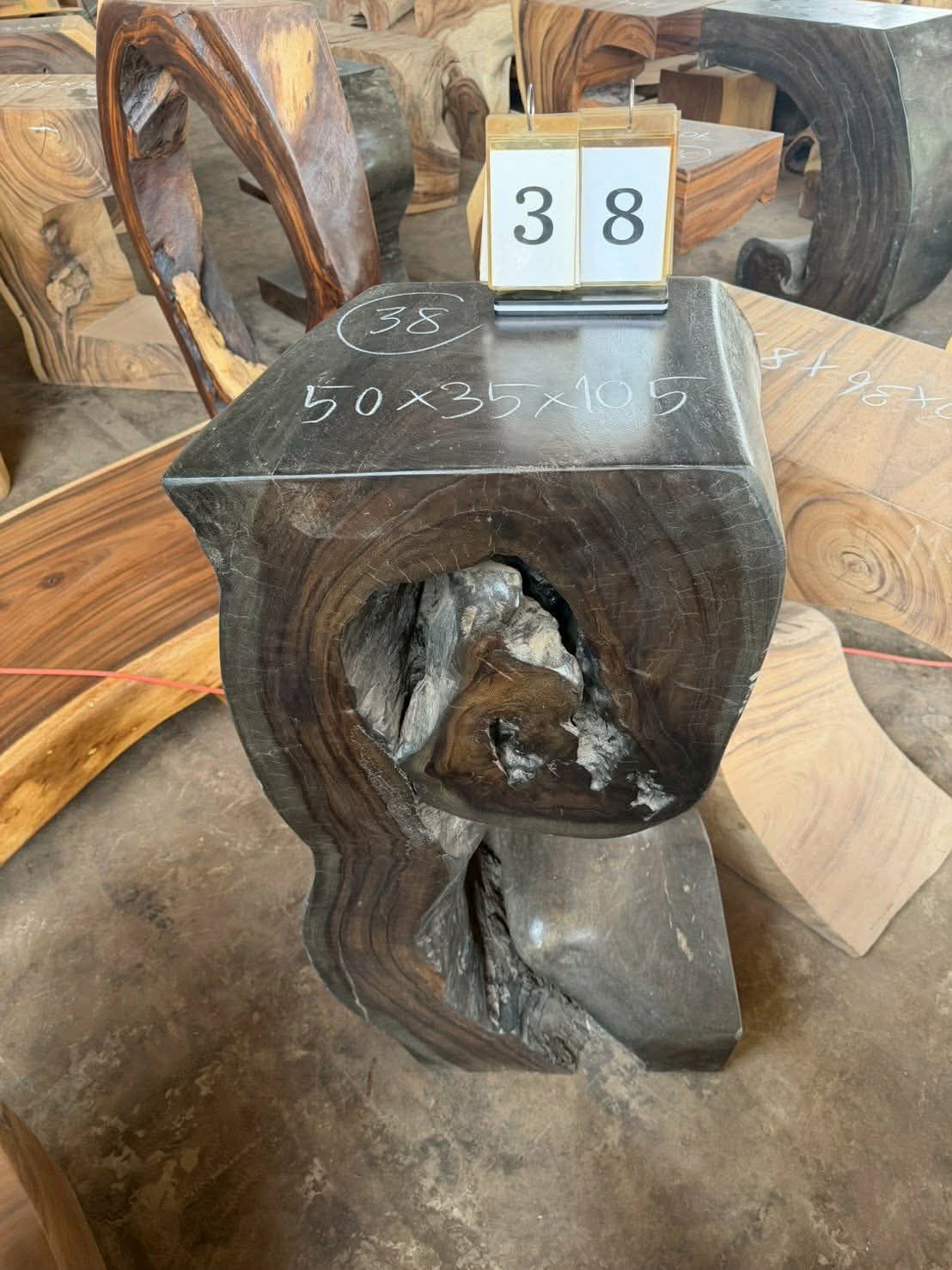 Console (trunk) in Suar wood