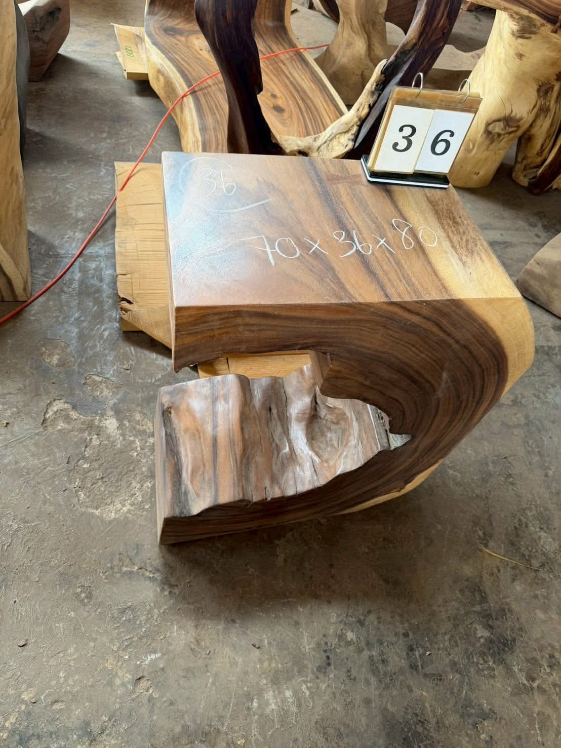 Console (trunk) in Suar wood