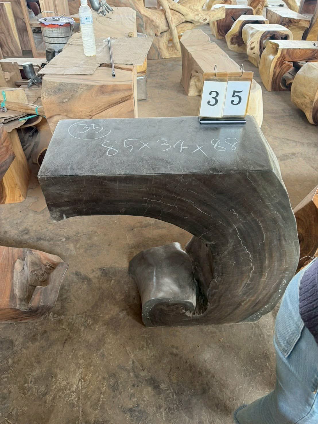 Console (trunk) in Suar wood