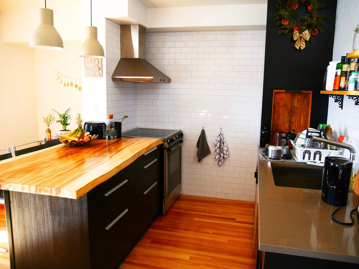 Suar wood counter