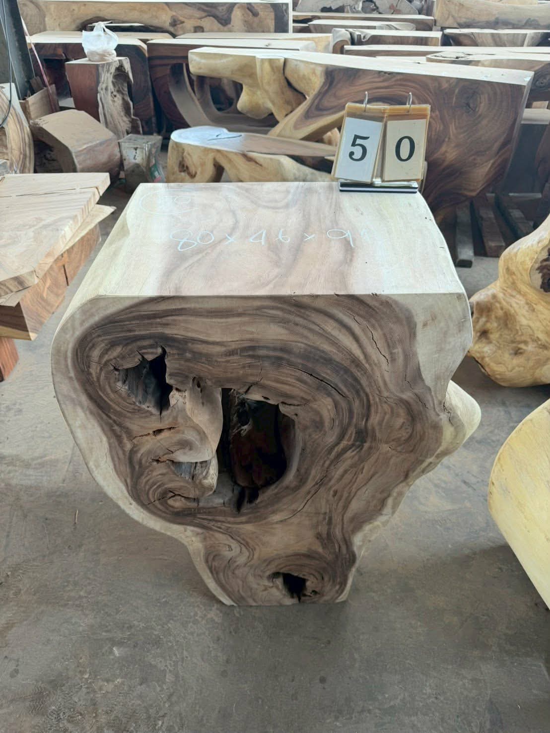 Console (trunk) in Suar wood