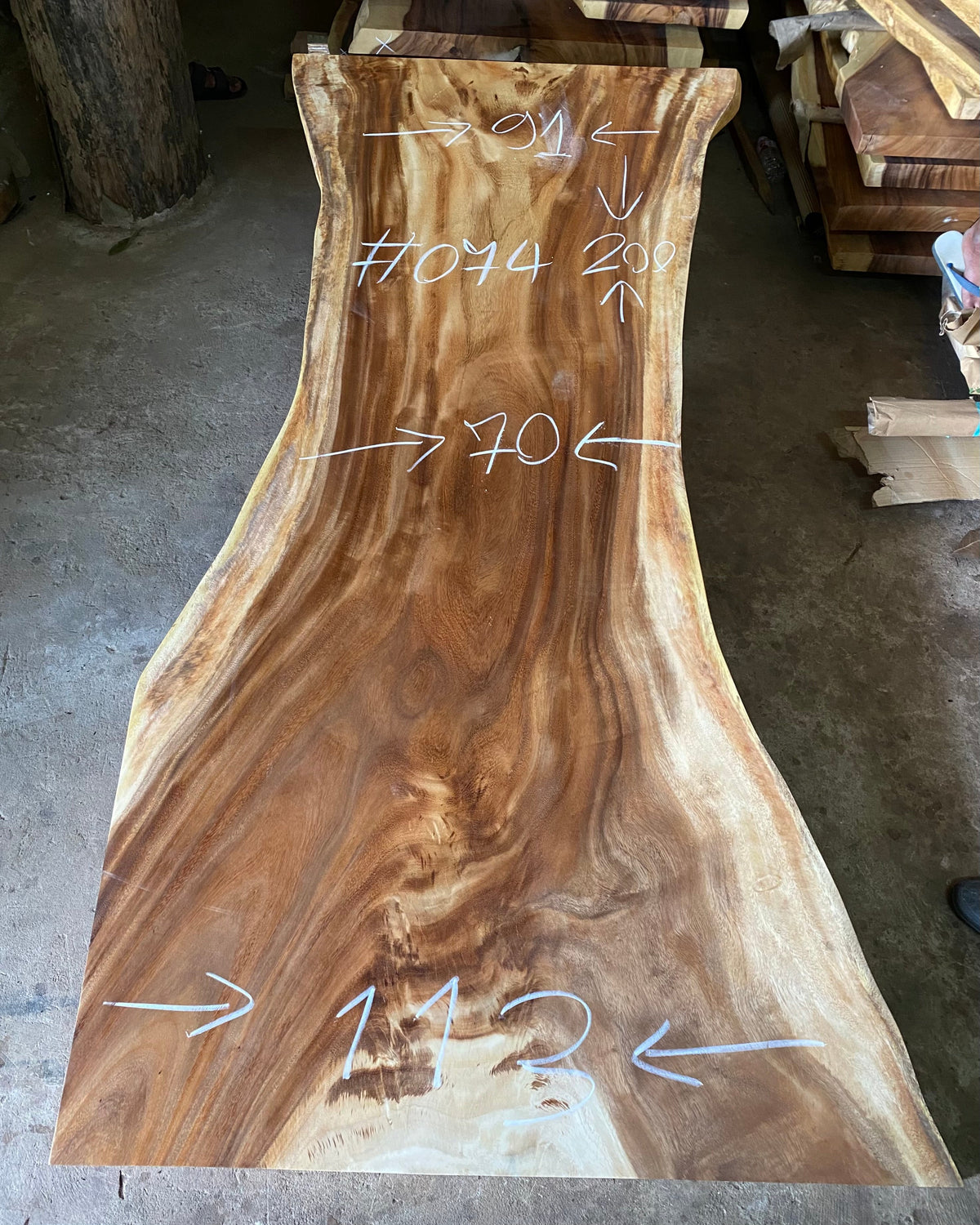 Slab (80") bois de Suar Live Edge