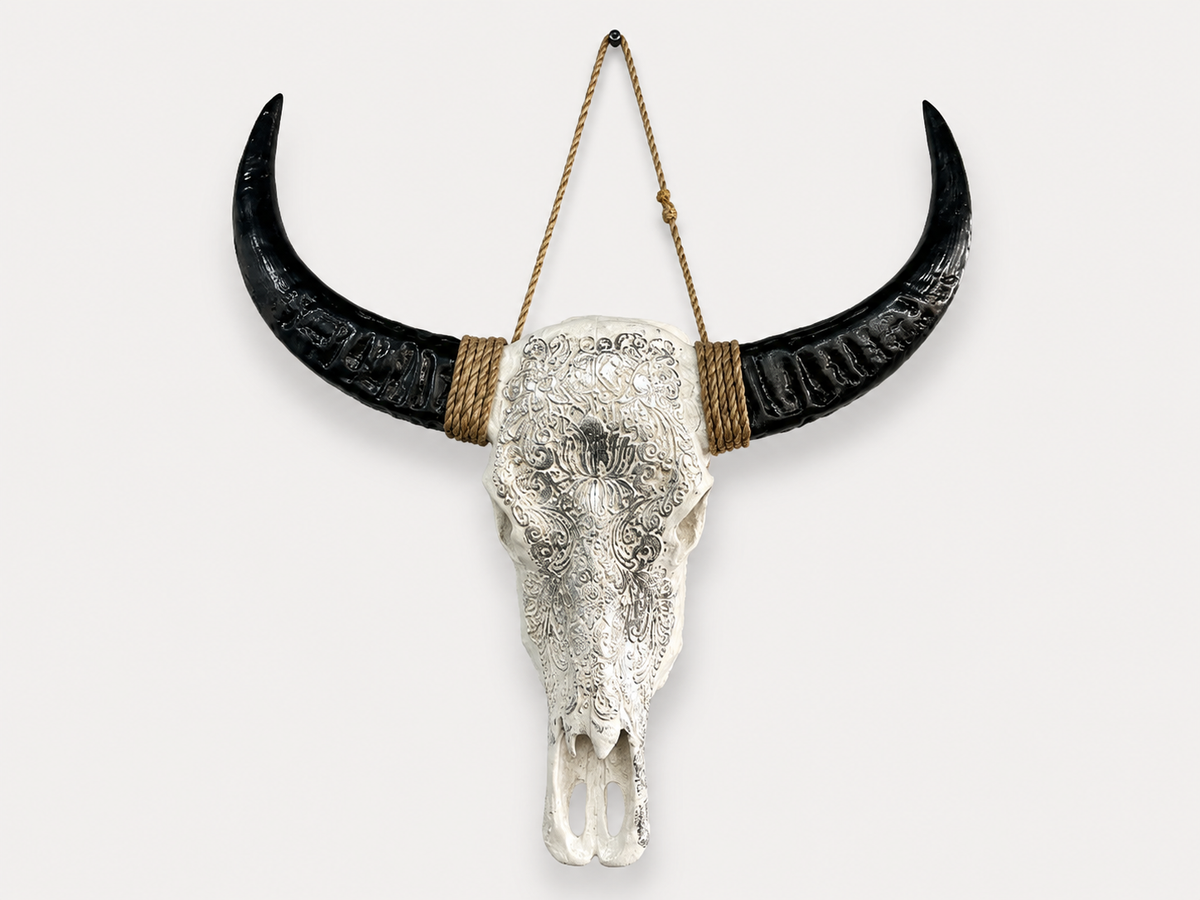 Crâne de bœuf décoratif peint à la main, cornes véritables — modèle 3