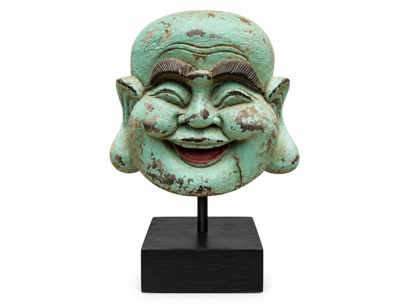 Tête de Bouddha rieur au fini vert-de-gris usé, bouche ouverte, sur socle noir