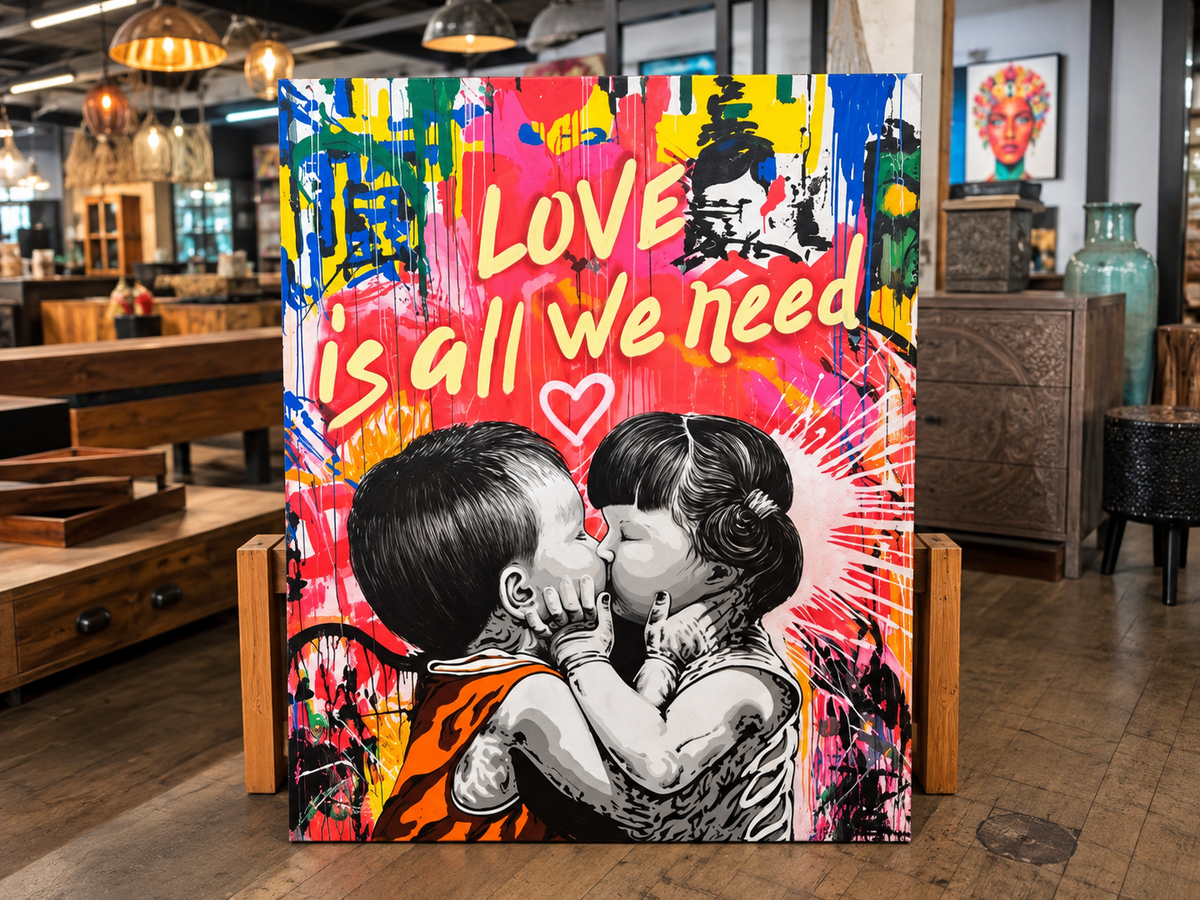 Toile style graffiti, deux enfants qui s'embrassent sur fond coloré avec inscription peinte