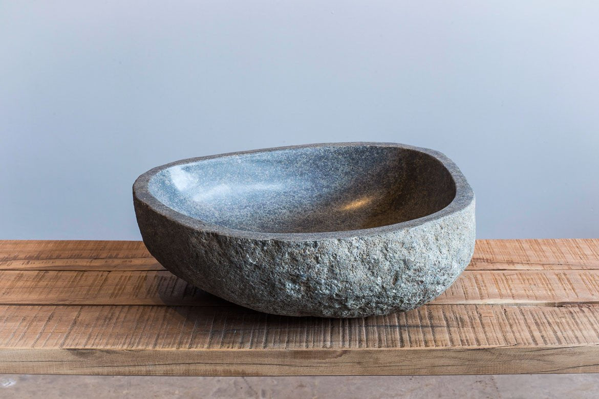Lavabo à poser en pierre naturelle — détail du veinage