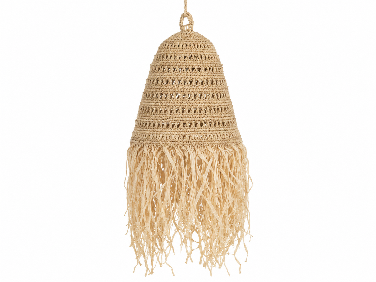 Abat-jour en cloche monté au crochet en osier, longues franges de raphia à la base