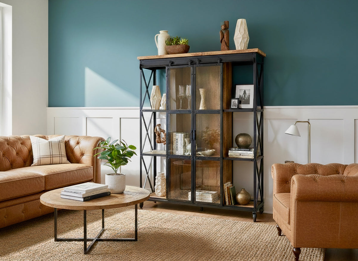 Étagère vitrée en bois et métal