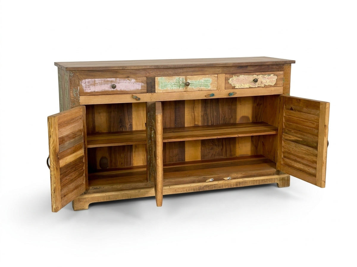 Buffet Saby aux portes ouvertes sur des tablettes intérieures