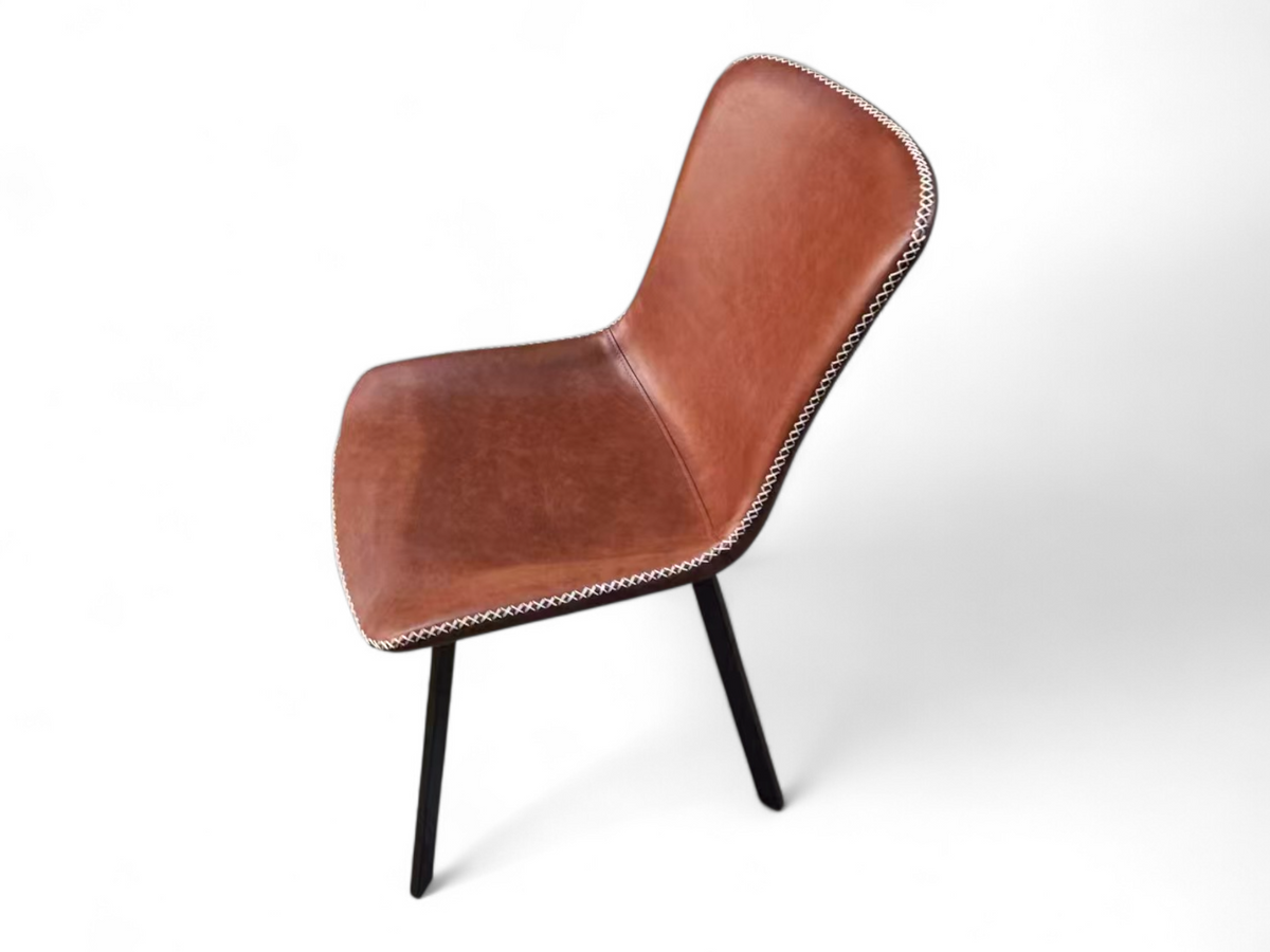 Chaise brune avec couture