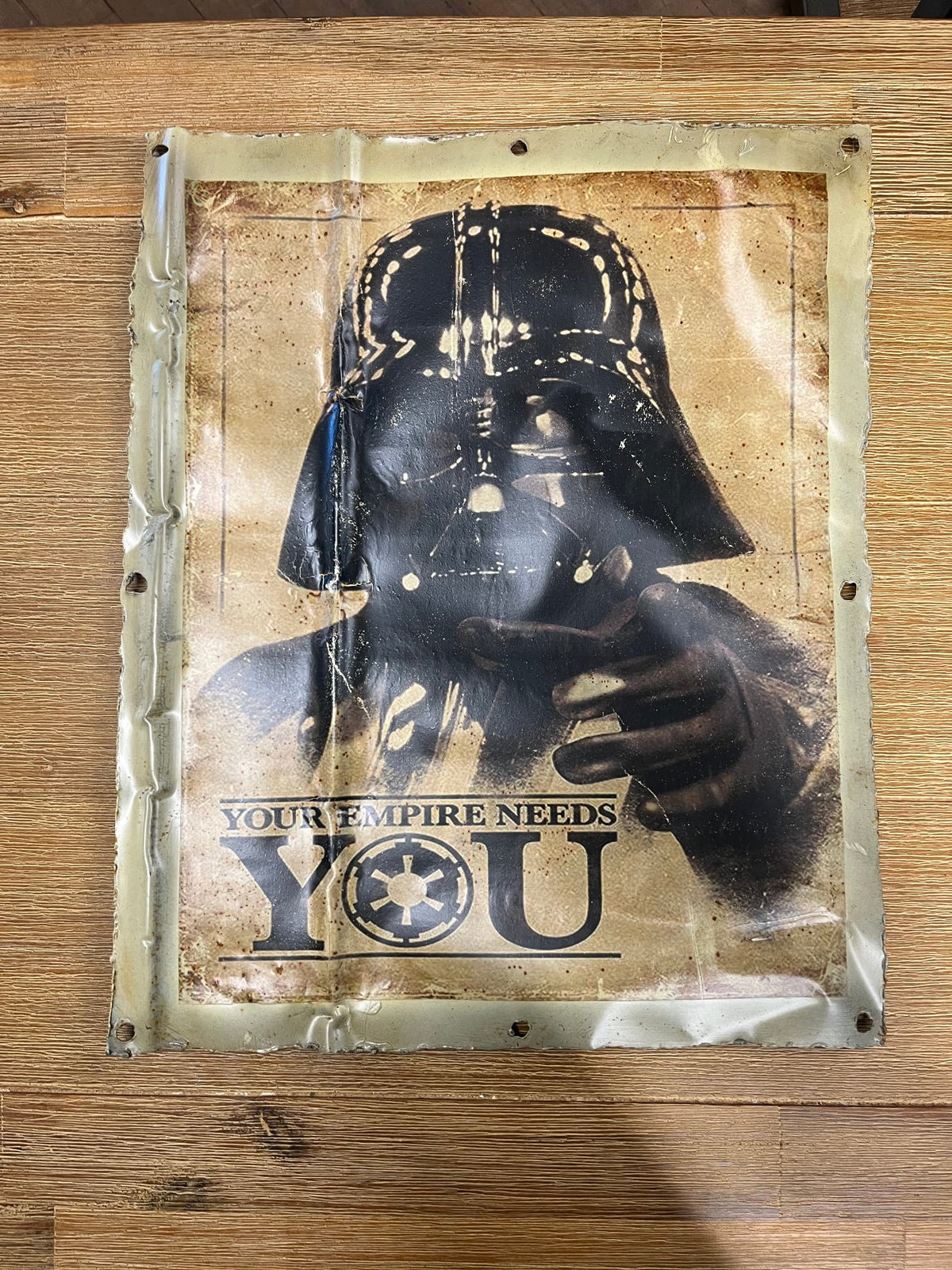 Plaque murale en métal vieilli, Dark Vador et l'inscription Your empire needs you
