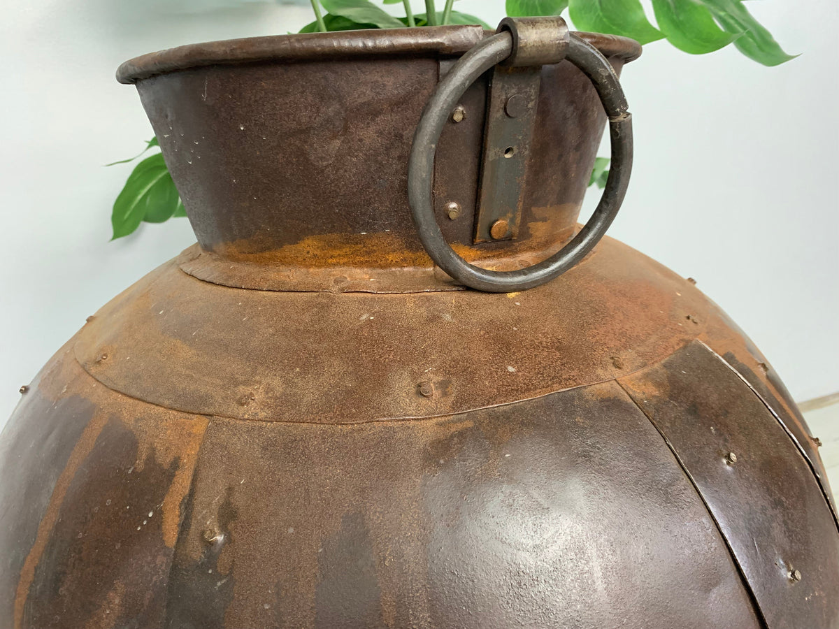 Vase décoratif en métal