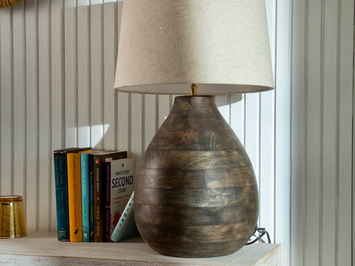 Lamp with lampshade