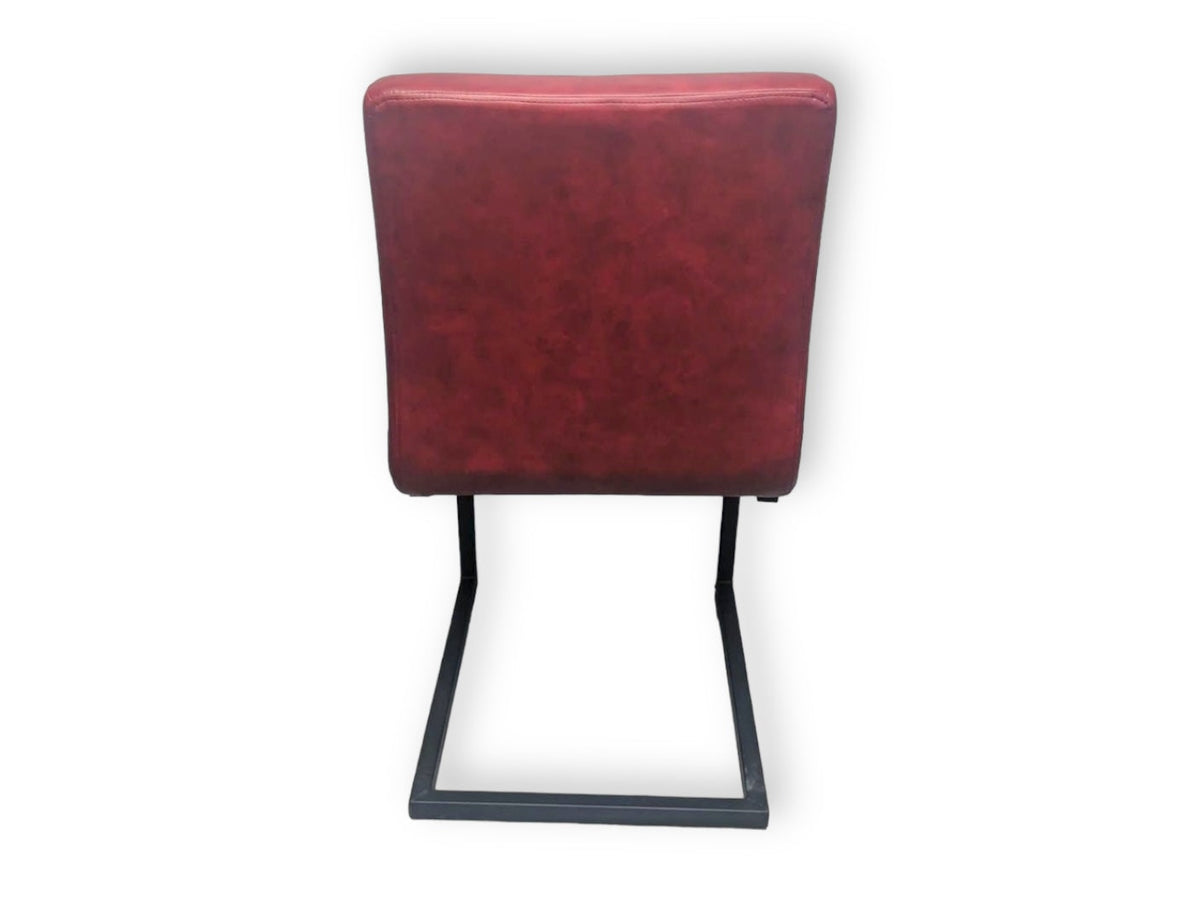 Chaise moderne cerise