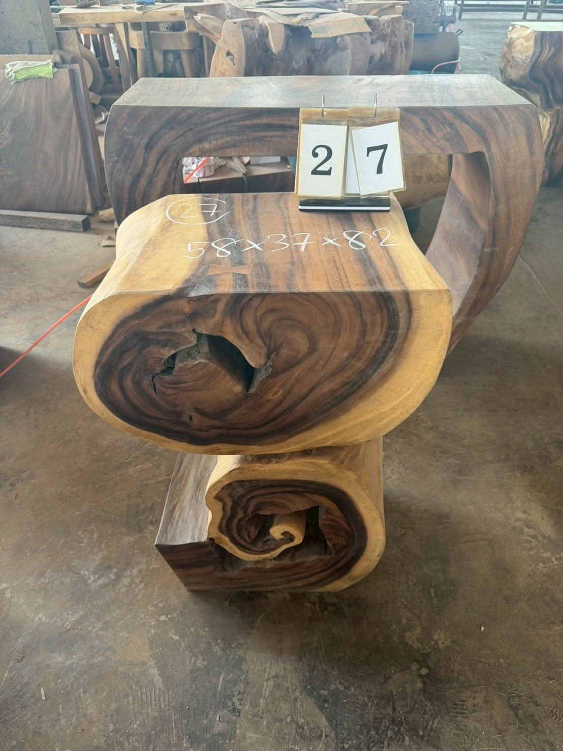 Console (trunk) in Suar wood