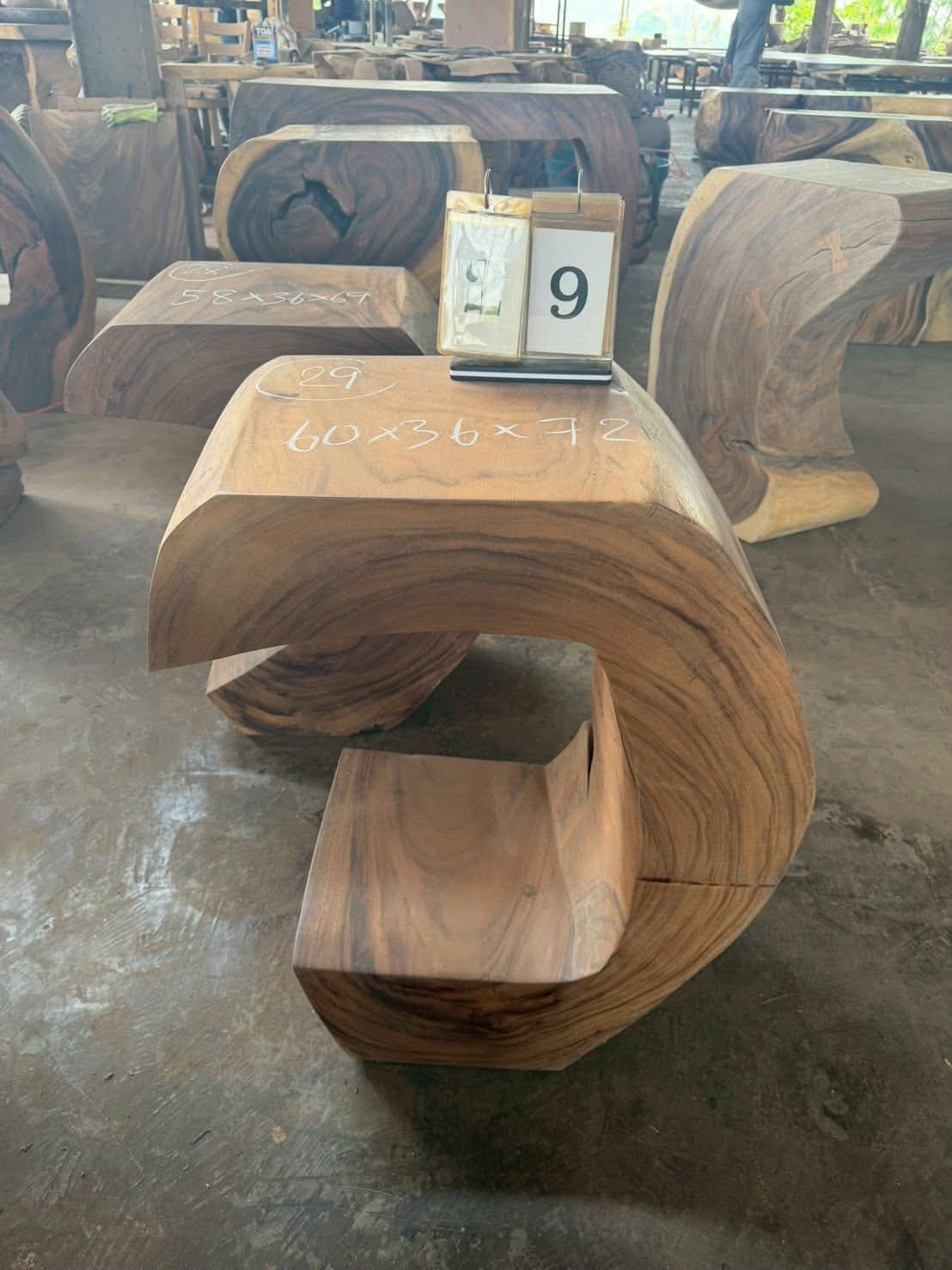 Console (trunk) in Suar wood