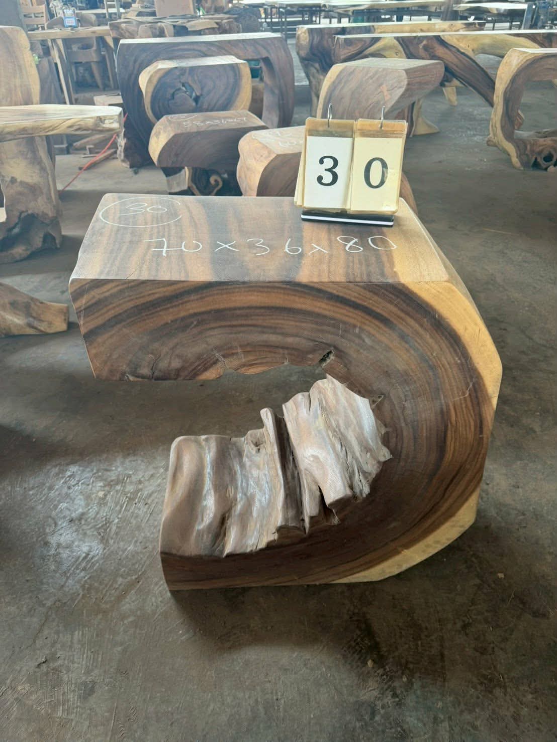 Console (trunk) in Suar wood