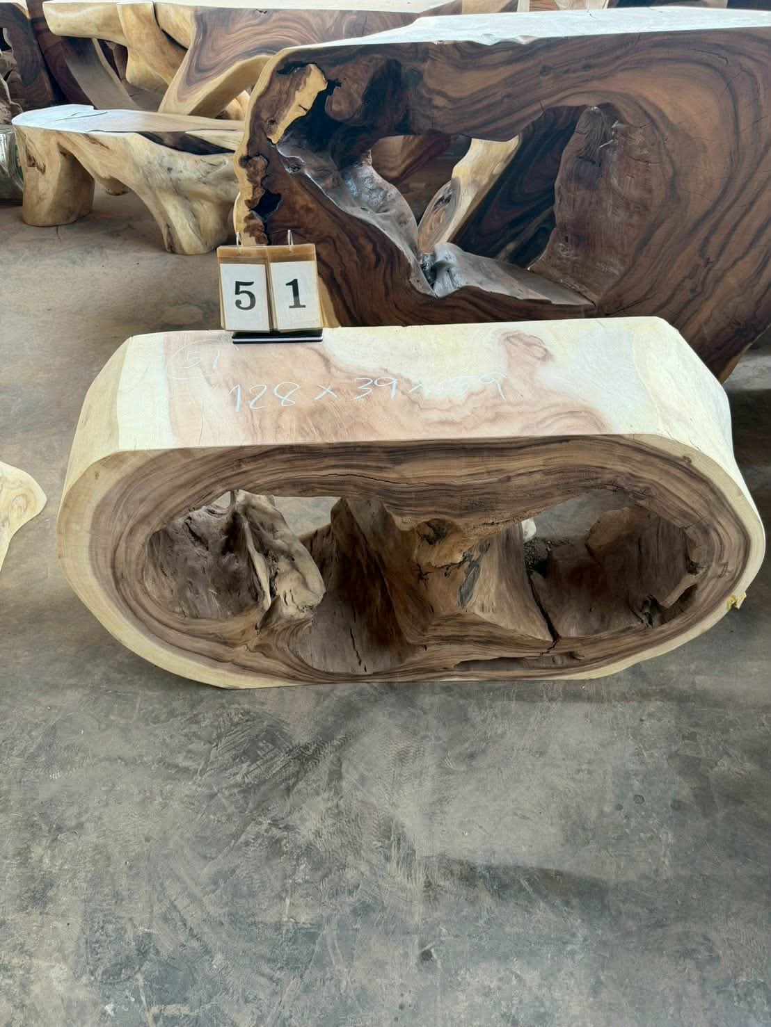 Console (trunk) in Suar wood