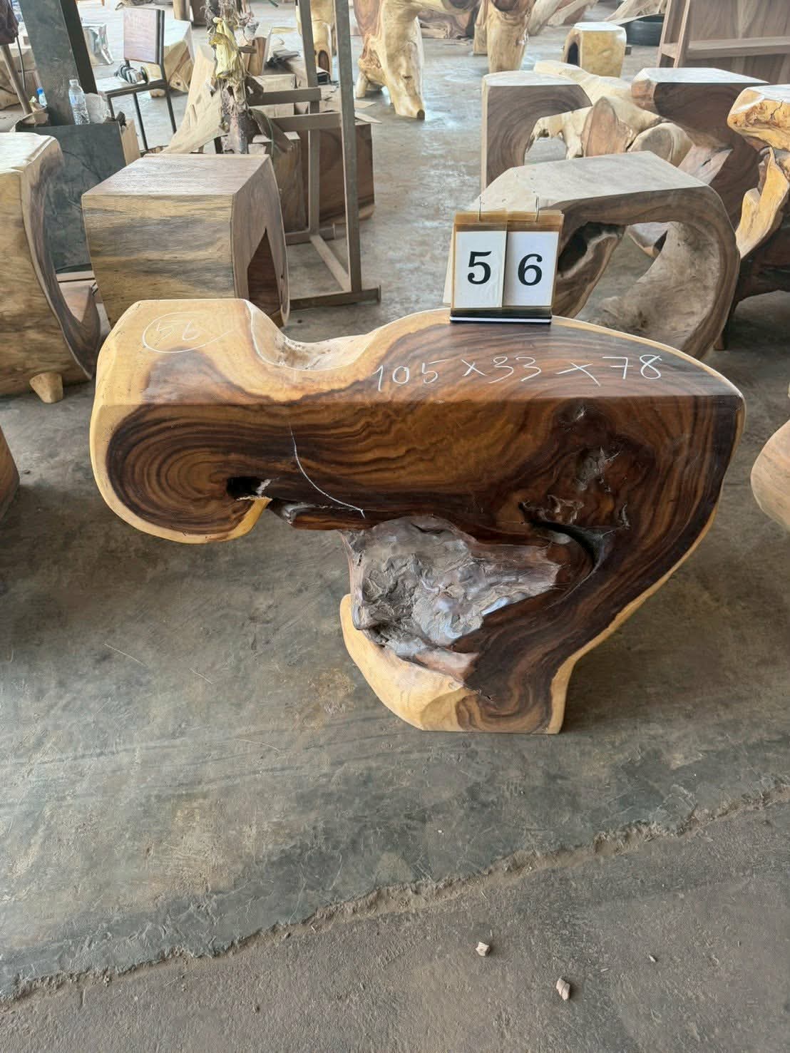 Console (trunk) in Suar wood