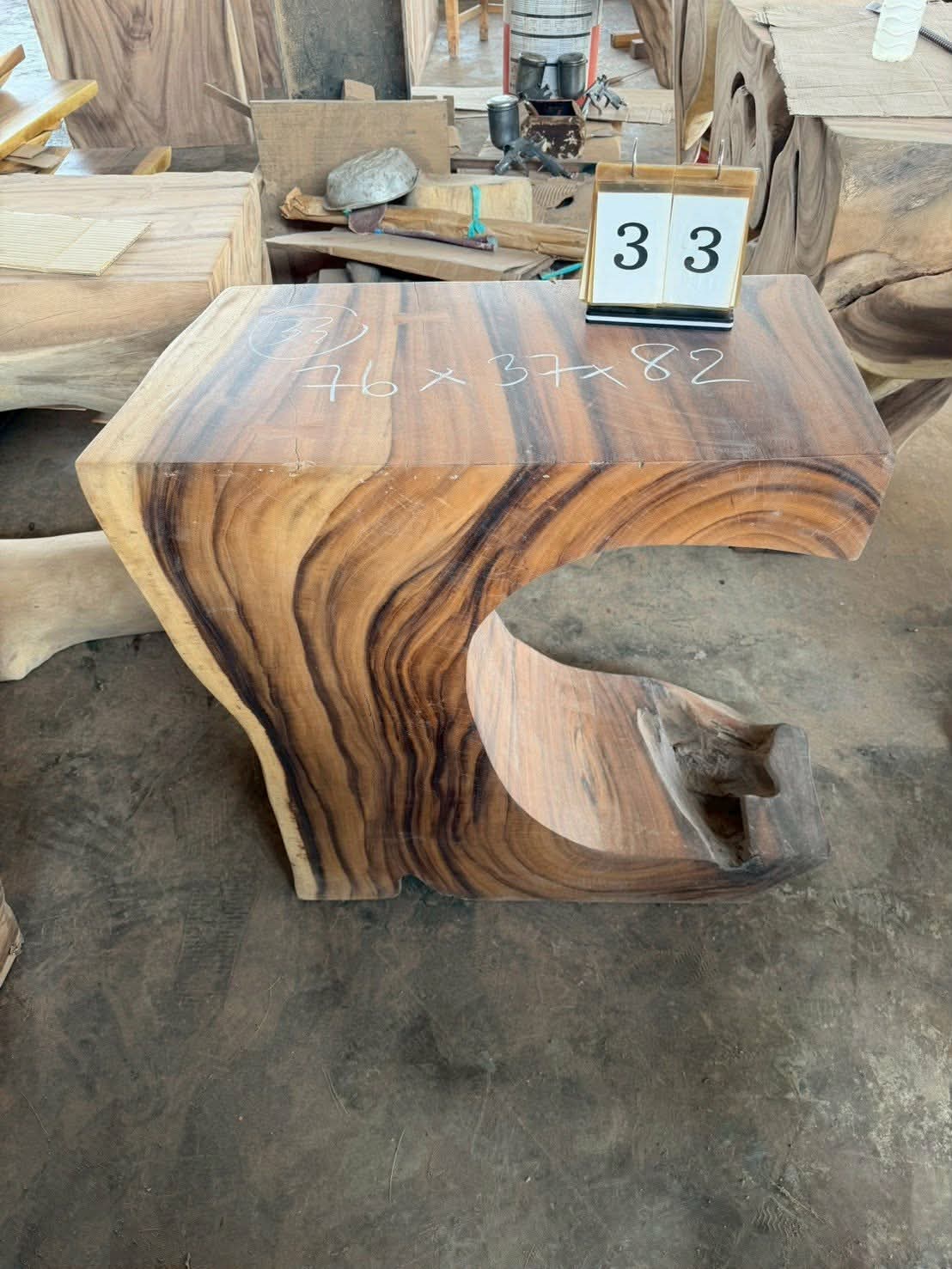 Console (trunk) in Suar wood