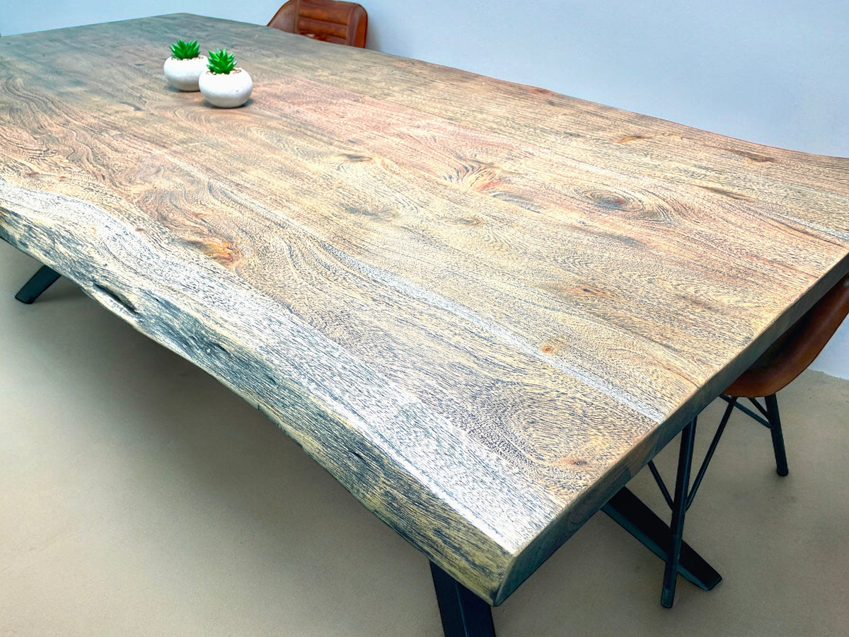 Acacia dining table - Limited edition - dark wash