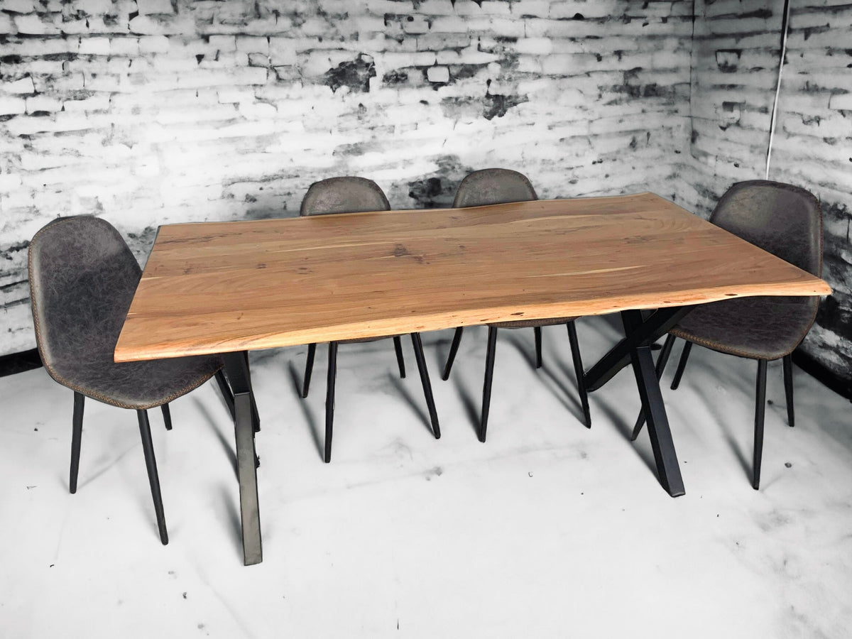 Norü dining table