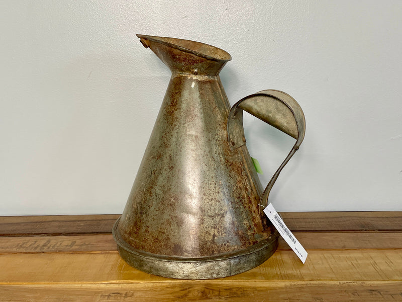 Pot antique en métal