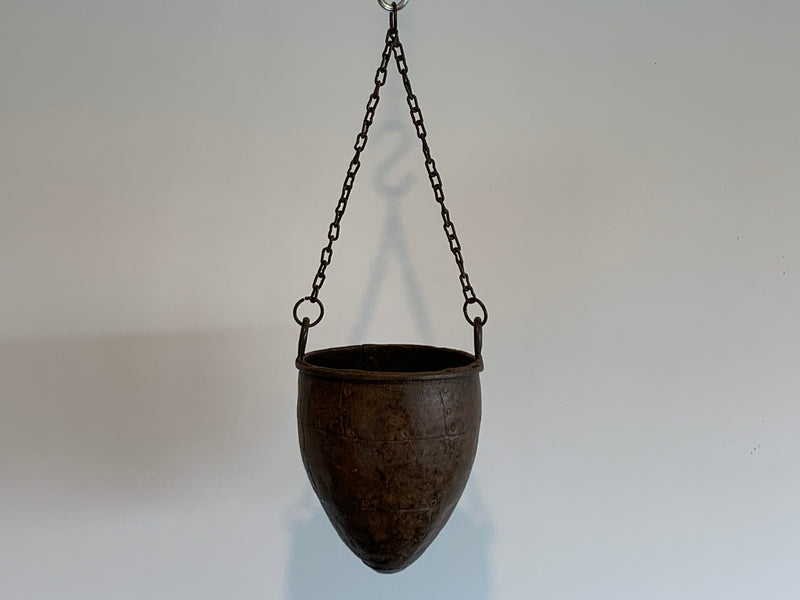 Metal hanging planter