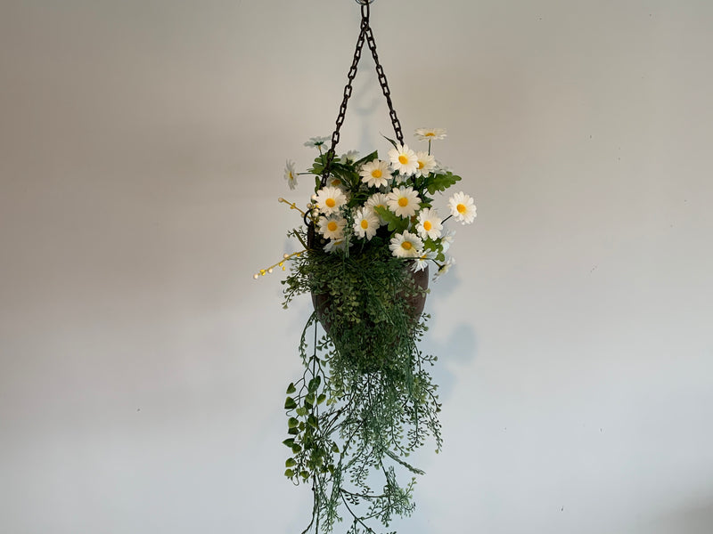 Metal hanging planter